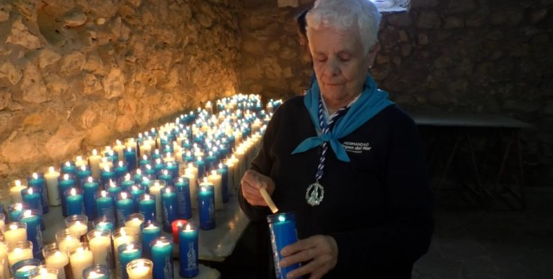 Encendido de velas a la Virgen del Mar