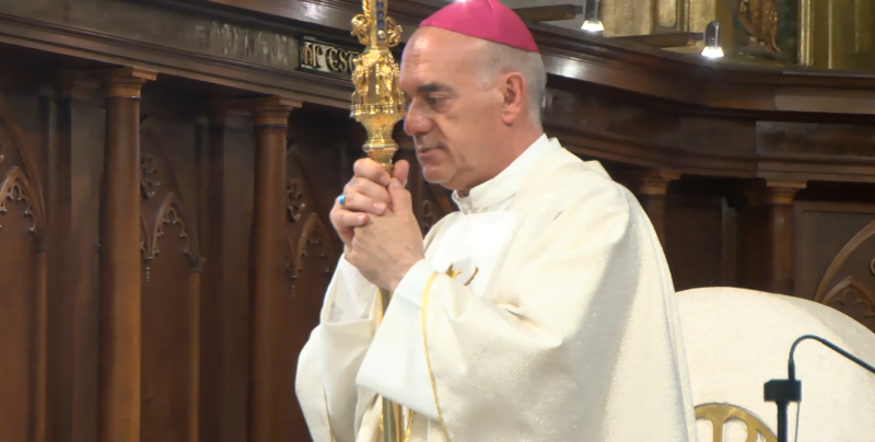 Monseñor Arturo Ros en la catedral de Santander