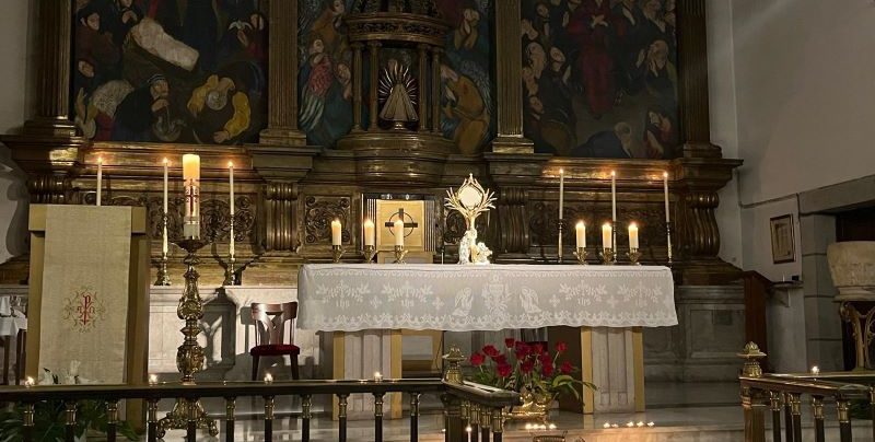 Exposición del Santísimo en la parroquia de La Anunciación