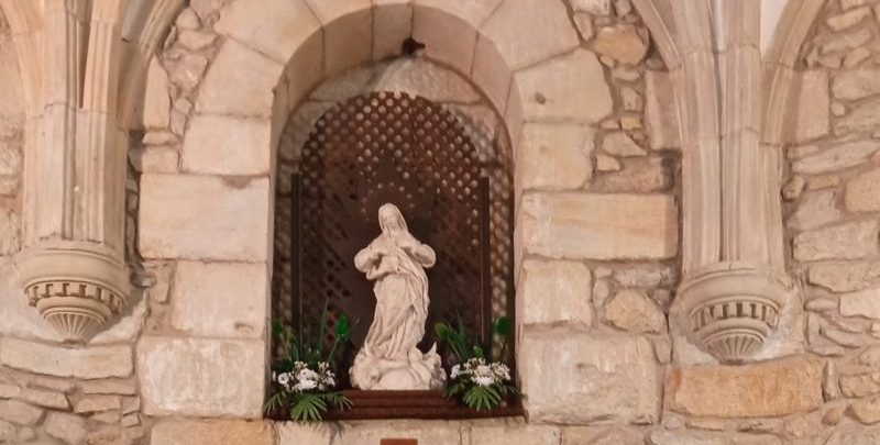 Detalle del altar de la parroquia de Villaverde de Pontones