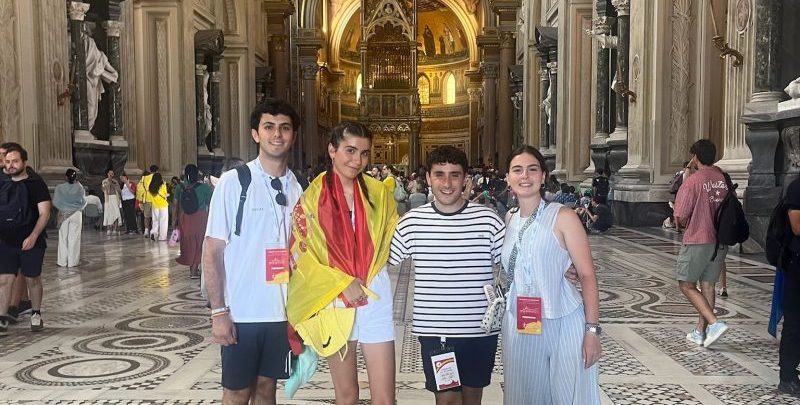 Andrés García y amigos en Jubileo en Roma