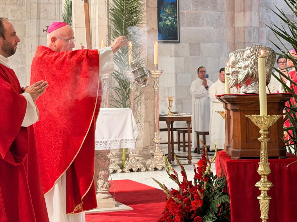Bendición de las reliquias de los Santos Mártires
