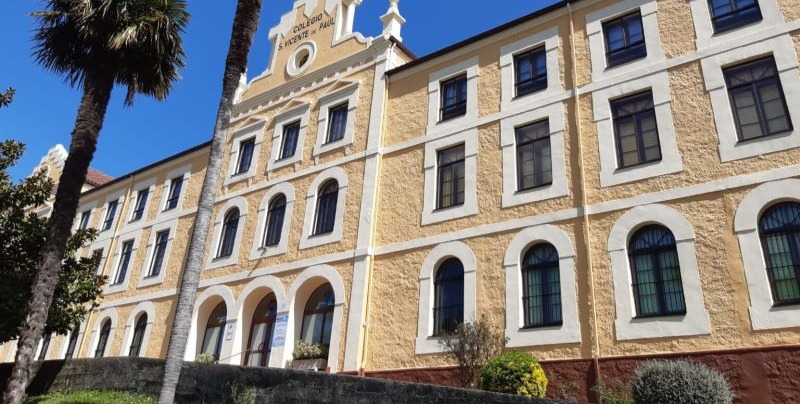 Fachada colegio de Limpias