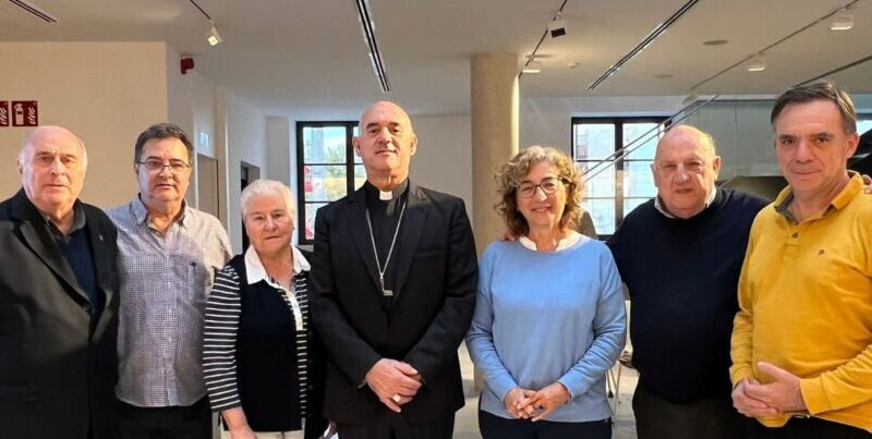 CONFER con monseñor Arturo Ros