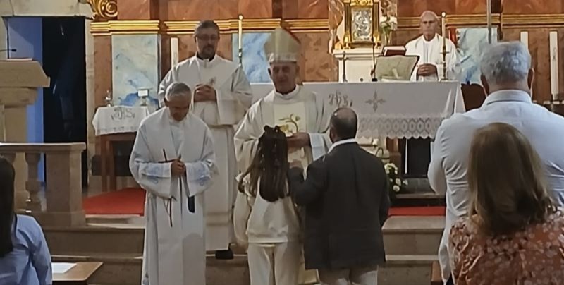 Confirmaciones monseñor Arturo Ros en Noja