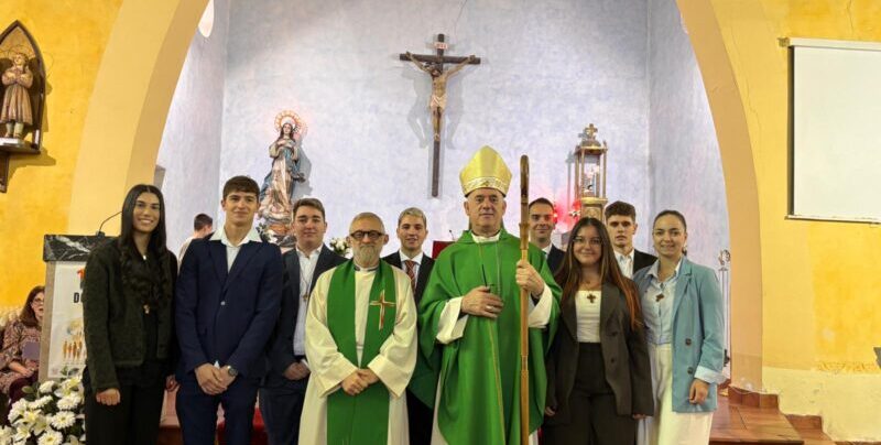 Monseñor Arturo Ros confirma en Sierrapando