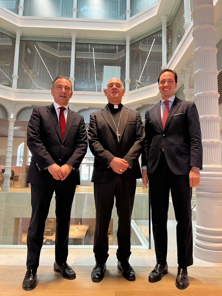 Monseñor Arturo Ros con Manuel Iturbe