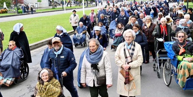 Peregrinos en Lourdes