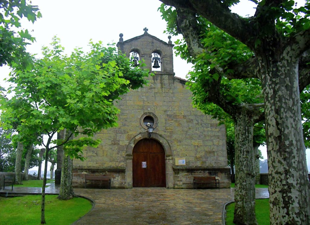 Fachada del Santuario de la Virgen del Monte en Miengo