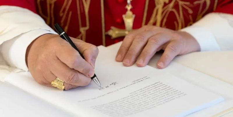 Papa León XIV firma la encíclica