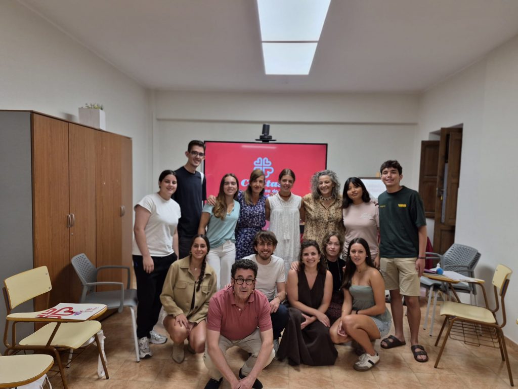 Jóvenes voluntarios de Cáritas