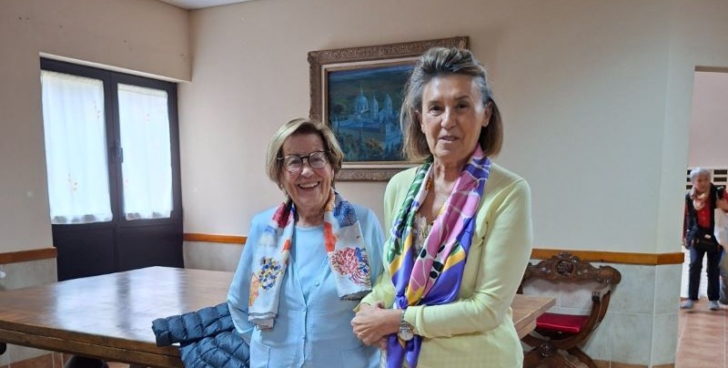 Loli Cobo con la presidenta nacional de Manos Unidas