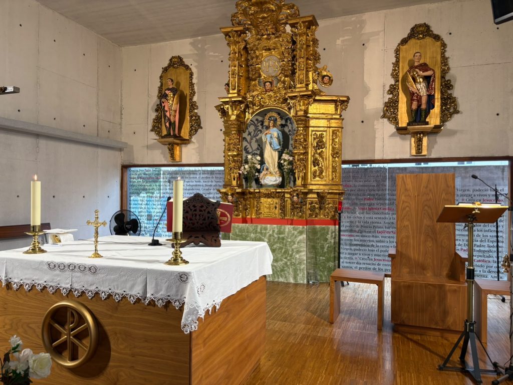 Altar mayor de la Iglesia de Unquera