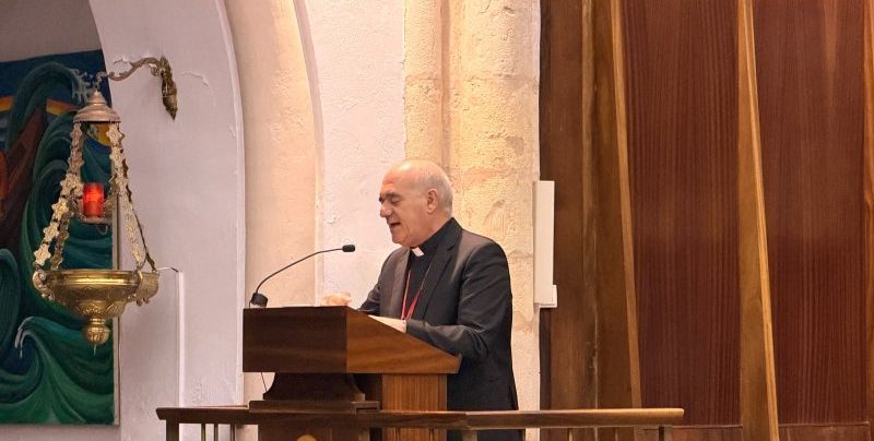 Monseñor Arturo Ros en la capilla del Seminario de Corbán