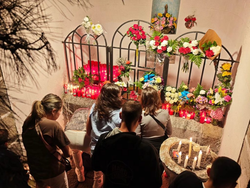 Ofrenda floral a la Virgen Bien Aparecida