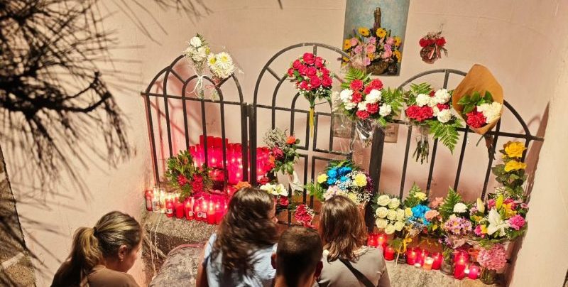 Ofrenda floral a la Virgen Bien Aparecida