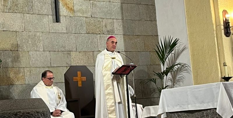 Padre Víctor Misa Monseñor Arturo Ros