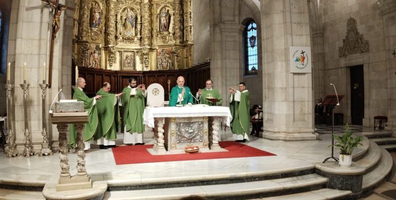 Padre Víctor Santos Misa catedral Santander