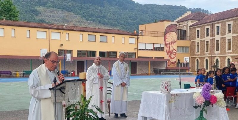 Padre Víctor Misa colegio Limpias