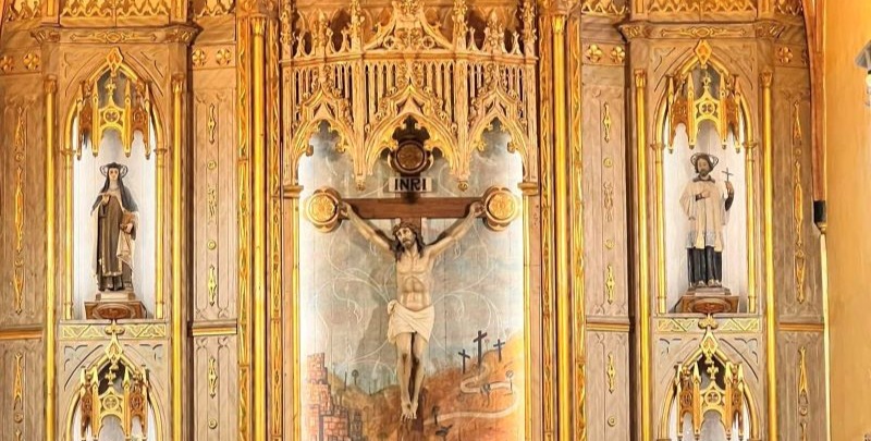 Altar de la parroquia de Santa Cruz de Bezana