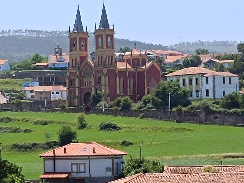 Parroquia San Pedro Advíncula de Cóbreces