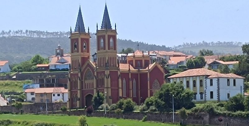 Parroquia San Pedro Advíncula de Cóbreces