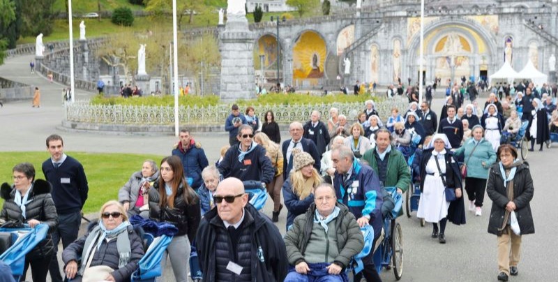 Peregrinos en Lourdes
