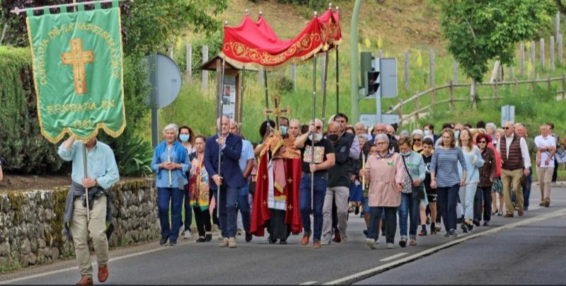Procesión traslado Lignum Crucis a Potes en Pentecostés
