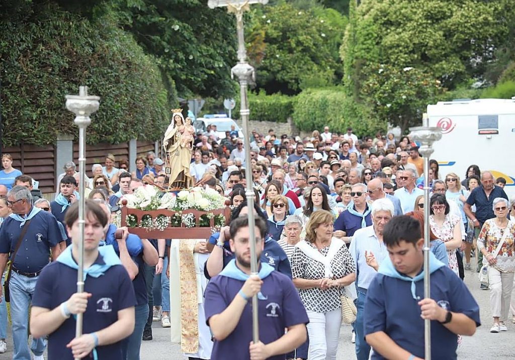 Procesion con la Virgen del Carmen en San Vicente