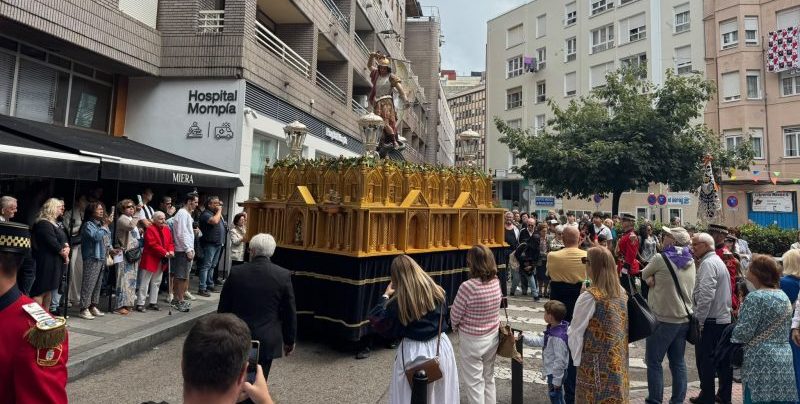 Procesión de san Miguel en el barrio Castilla Hermida