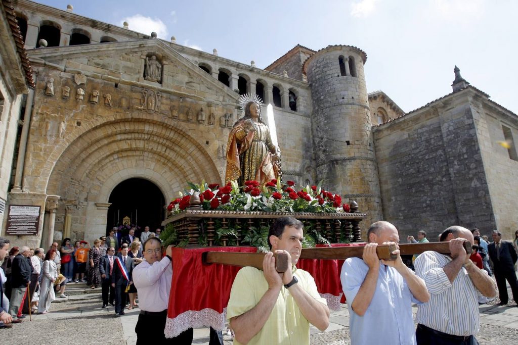 Procesión de santa Juliana en Santillana del Mar