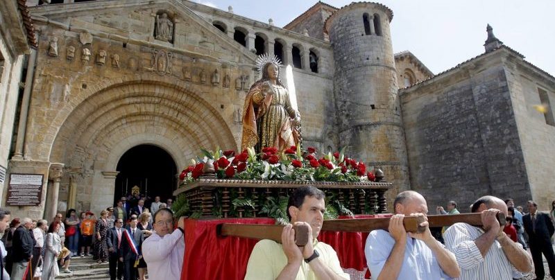 Procesión de santa Juliana en Santillana del Mar