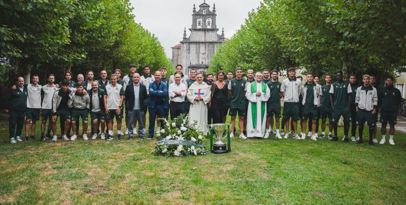 Ofrenda floral del Racing a la Bien Aparecida