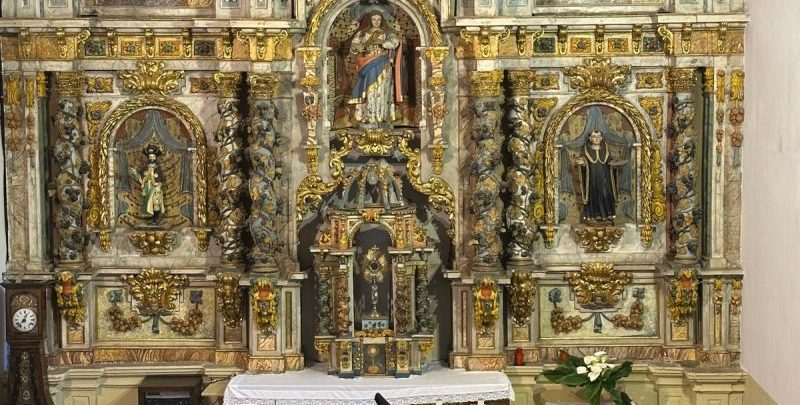 Altar parroquia de Igollo