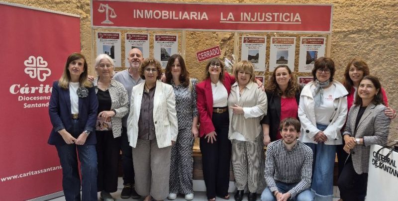 Personal Cáritas rueda de prensa Memoria