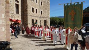 Salida de la procesión con el Lignum Crucis