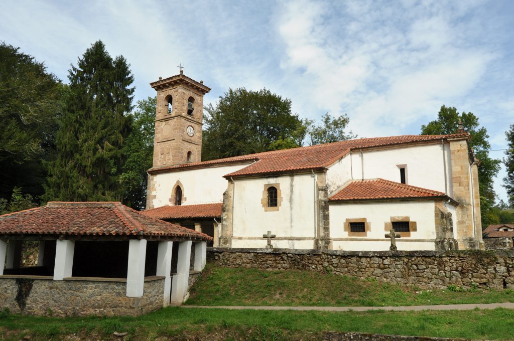 Iglesia parroquial de San Cipriano, en Esles de Cayón