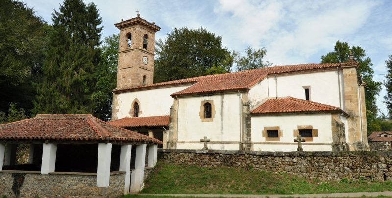 Iglesia parroquial de San Cipriano, en Esles de Cayón