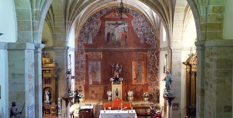 Interior iglesia San Miguel de Meruelo