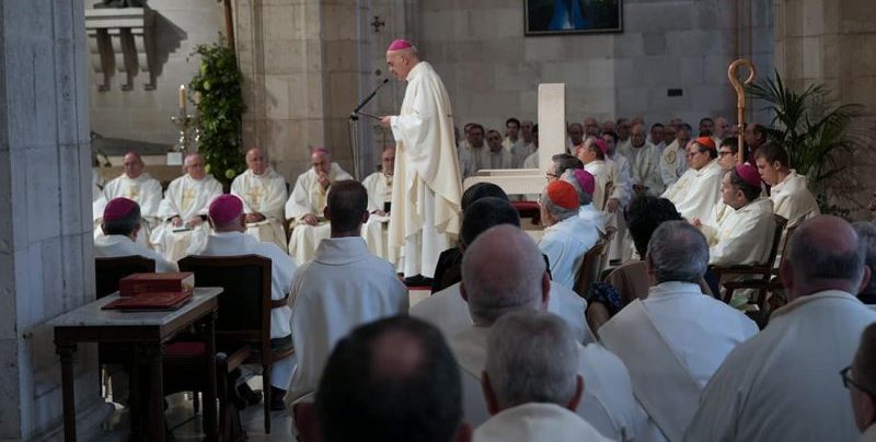 Monseñor Ros en su toma de posesión como obispo de Santander
