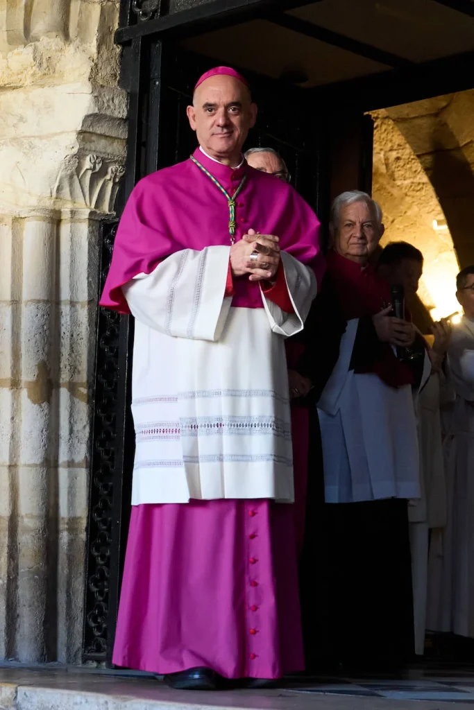 Monseñor Ros en su toma de posesión como obispo de Santander