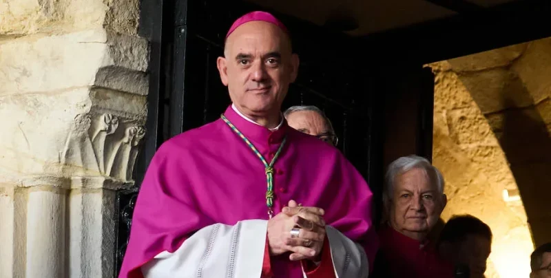 Monseñor Ros en su toma de posesión como obispo de Santander