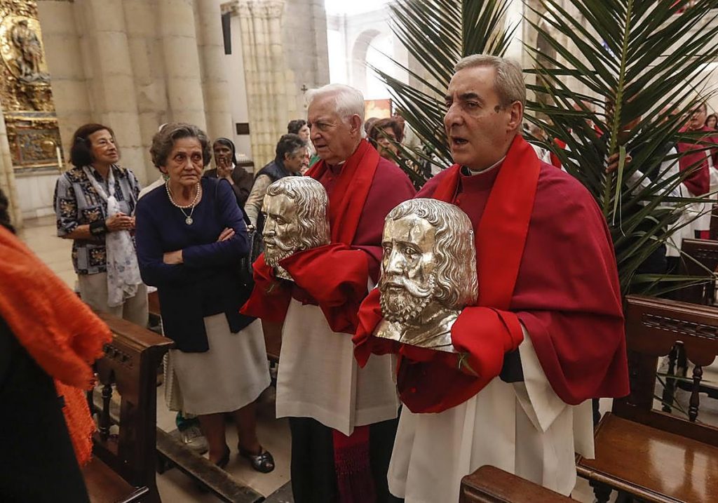 Traslado procesional de las reliquias De los Santos Mártires