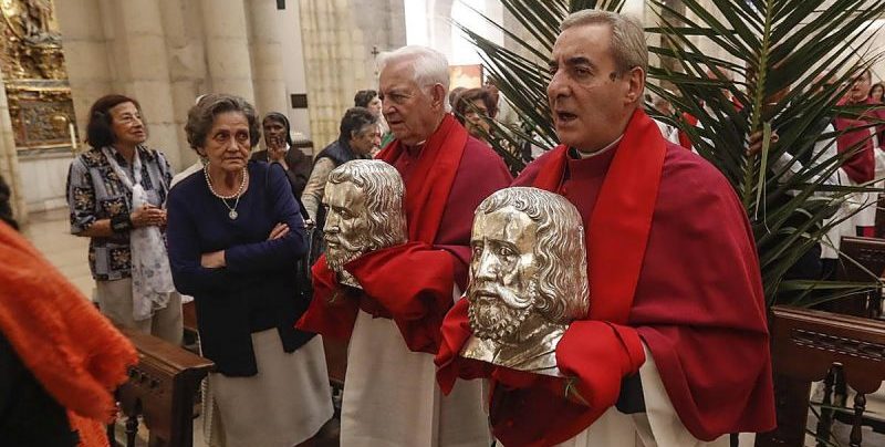 Traslado procesional de las reliquias De los Santos Mártires