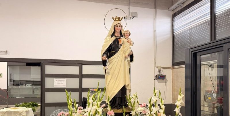 Misa del Carmen en la lonja de pescadores de Laredo
