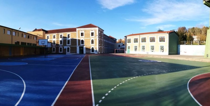 Patio colegio de Limpias